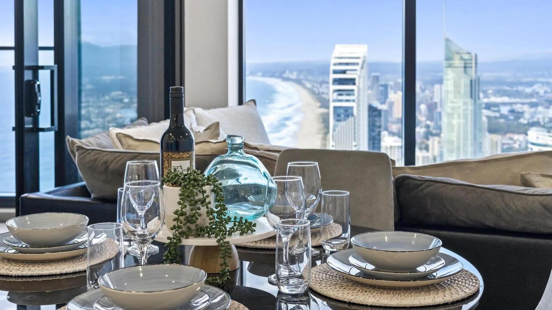 Ocean Views In Beachside 2-Bedroom Unit - Q Stay Guldkusten Lägenhet